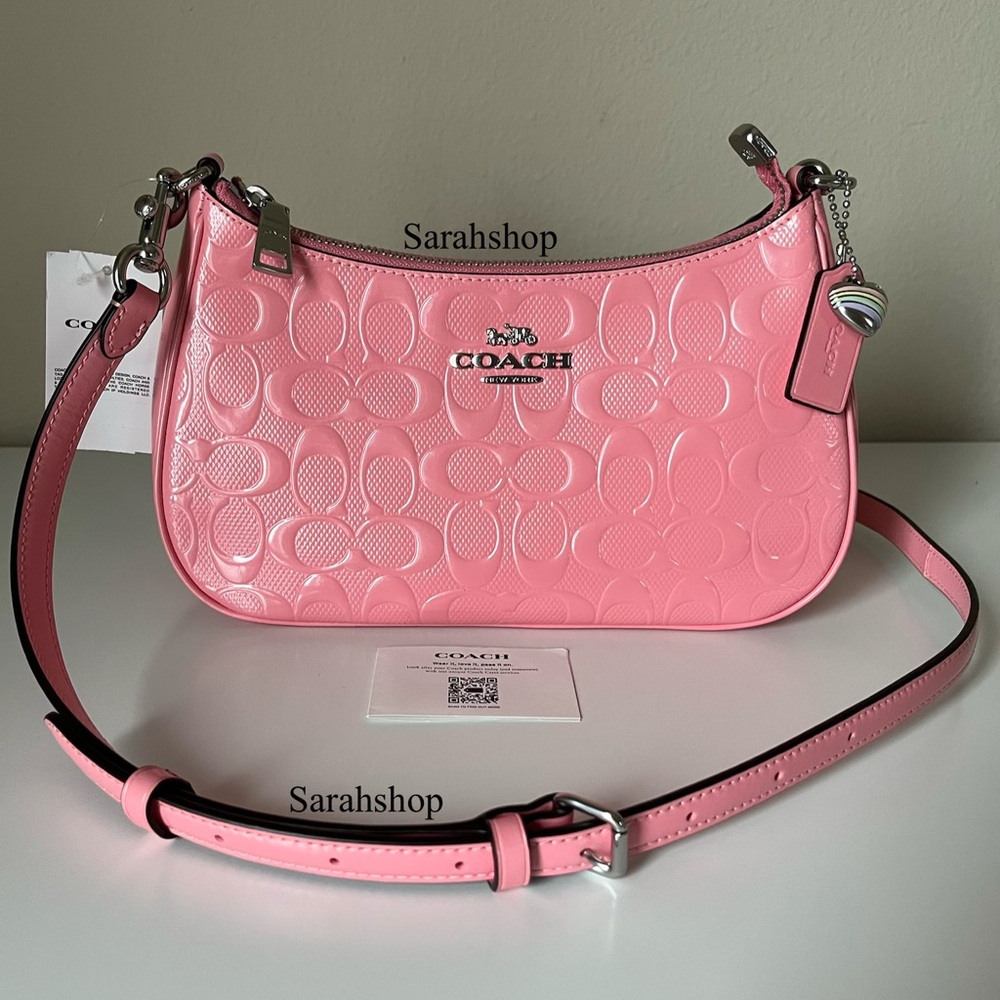 ✅Coach Teri Shoulder Bag In Signature Leather With Heart Charm - Picture 1 of 13